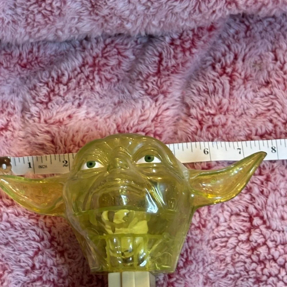 Star Wars Crystal Head Yoda Limited Edition Giant Pez Dispenser - Picture 10 of 10